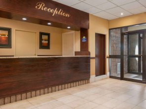 Days Inn & Conference Centre by Wyndham Renfrew