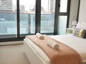 Modern 2BR Apartment in the Heart of Melbourne
