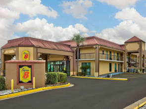 Super 8 Mobile/Tillmans Corner