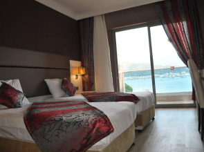 Point Beach Hotel