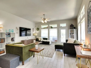 La Porte Home w/ Balconies: Walk to Beach!
