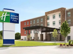 Holiday Inn Express & Suites Roanoke – Civic Center by IHG