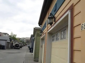 Bright Studio w Full Kitchen and Detached Bathroom