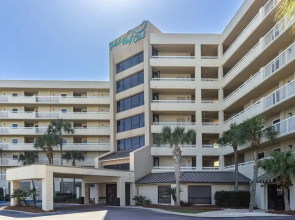 Inlet Reef 413 2 Bedroom Condo by RedAwning
