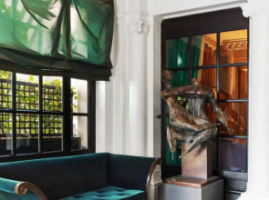 Le Dokhan’s Paris Arc de Triomphe, a Tribute Portfolio Hotel