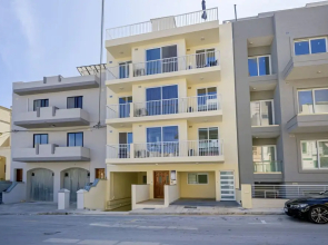 Summer Breeze with Panoramic terrace by Getaways Malta