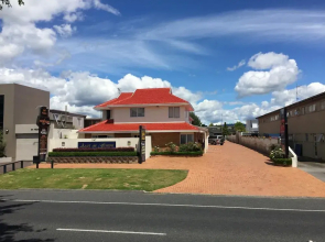 Ascot on Fenton