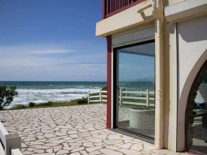 L'uhabia Beachfront Retreat With Parking Access!