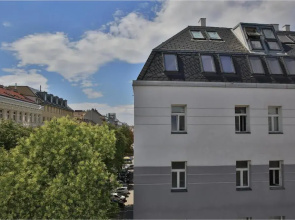 Sunny Penthouse with Terrace. DG7
