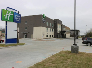 Holiday Inn Express & Suites Coffeyville by IHG