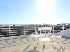 GuestReady - Over the rooftop