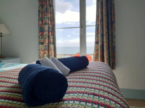 Idyllic Inchydoney Beach Cottage - Amazing sea views, path to beach!