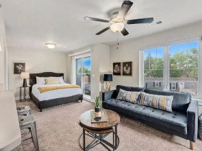 Contemporary Solar Powered Studio near Old Town!