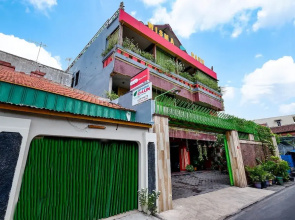 OYO 2095 Wisma Daun