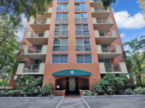 Relaxing Condo with Free Parking