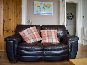 Bright and Central 3 Bedroom Apartment