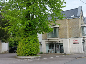 Oakleigh House, Apartment 1