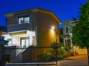 Aurora Luxury Retreat - Beachfront & Private Pool