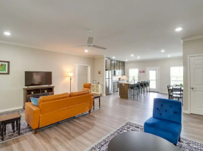 Quaint Harrison Home 2 Mi to Downtown!