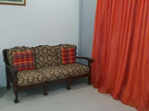 Lyronne Guest house, Shuttle and Tours