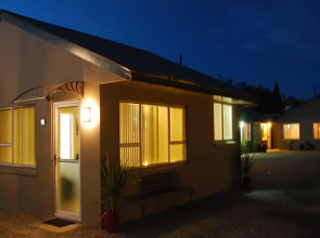 Almond Court Motel