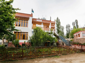 Oyo 44993 Choszin Guest House