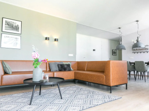 Modern holiday home with conservatory 700 m from the beach