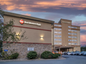 Best Western Plus Chocolate Lake Hotel