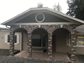 Large Redmond House Close to Downtown