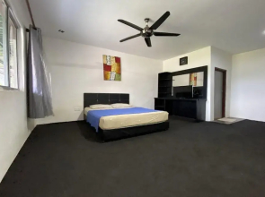 Ambong Bay Resthouse by Oyo Rooms