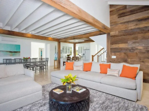 Touch Of Class Cottage: Beachfront Oasis