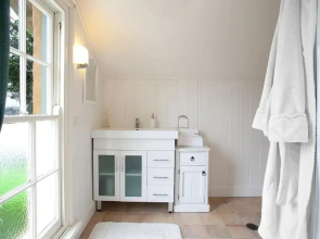 STONINGTON COTTAGE Berrima 4pm Check Out Sundays except Peak season