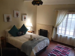 Harties Double Room with Shared Bathroom Non En-suite