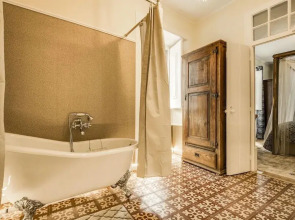 LUXa Charmhouse Hotel