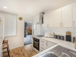 Central Cozy 3 Bedroom Home Free Wifi & Parking Flat Walk