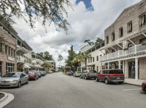 1 Mi to Dtwn Bluffton: Historic District Retreat