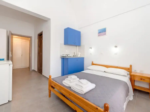 Andreas Studio Perissa in Santorini