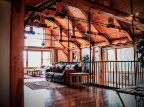 Brush Mountain Lodge
