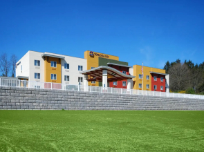 Paradise Inn & Suites