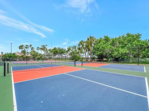 Sunset Suite Heated Pool Tennis Gym Balcony