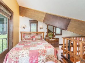 Manitou Lodge 7 Hotel Room by Alpine Lodging Telluride