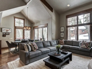 Cucumber Patch 71 4 Bedroom Townhouse by RedAwning