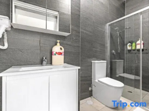 Cozy Room - Ideally Located at Kensington