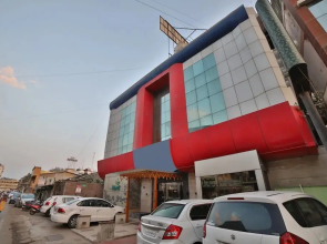 Hotel The Emerald by OYO Rooms