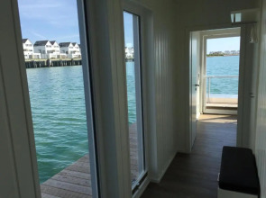 Schwimmendes Ferienhaus Hausboot ANTARES ONE by Seeblick Ferien ORO