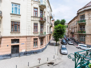 Кониського 7