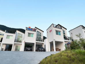 Yeosu Seommaeul Pension