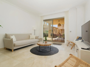 Modern and luxurious holiday home with sea views in Benahavís