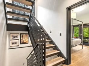 Walk to Ski Slopes + Trails! Luxury 4-bedroom Private Home With Private Hot Tub, Bbq, Heated Parking, and Two Master Suites! Pea-1114 by KBM Resorts