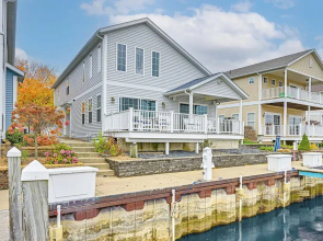 St Joseph River, Lake Michigan Access: Luxury Home